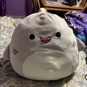SHARK SQUISHMALLOW